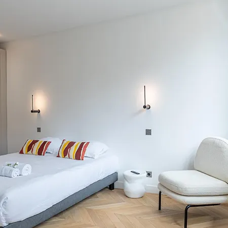 Appartamento Lavie Maison : A C & Eiffel Tower View