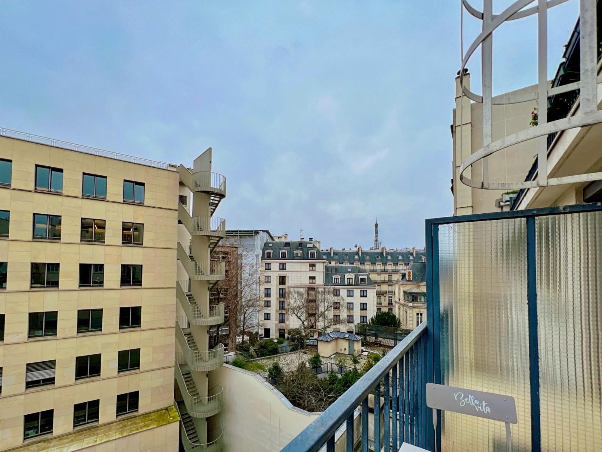 Appartamento Lavie Maison : A C & Eiffel Tower View Parigi