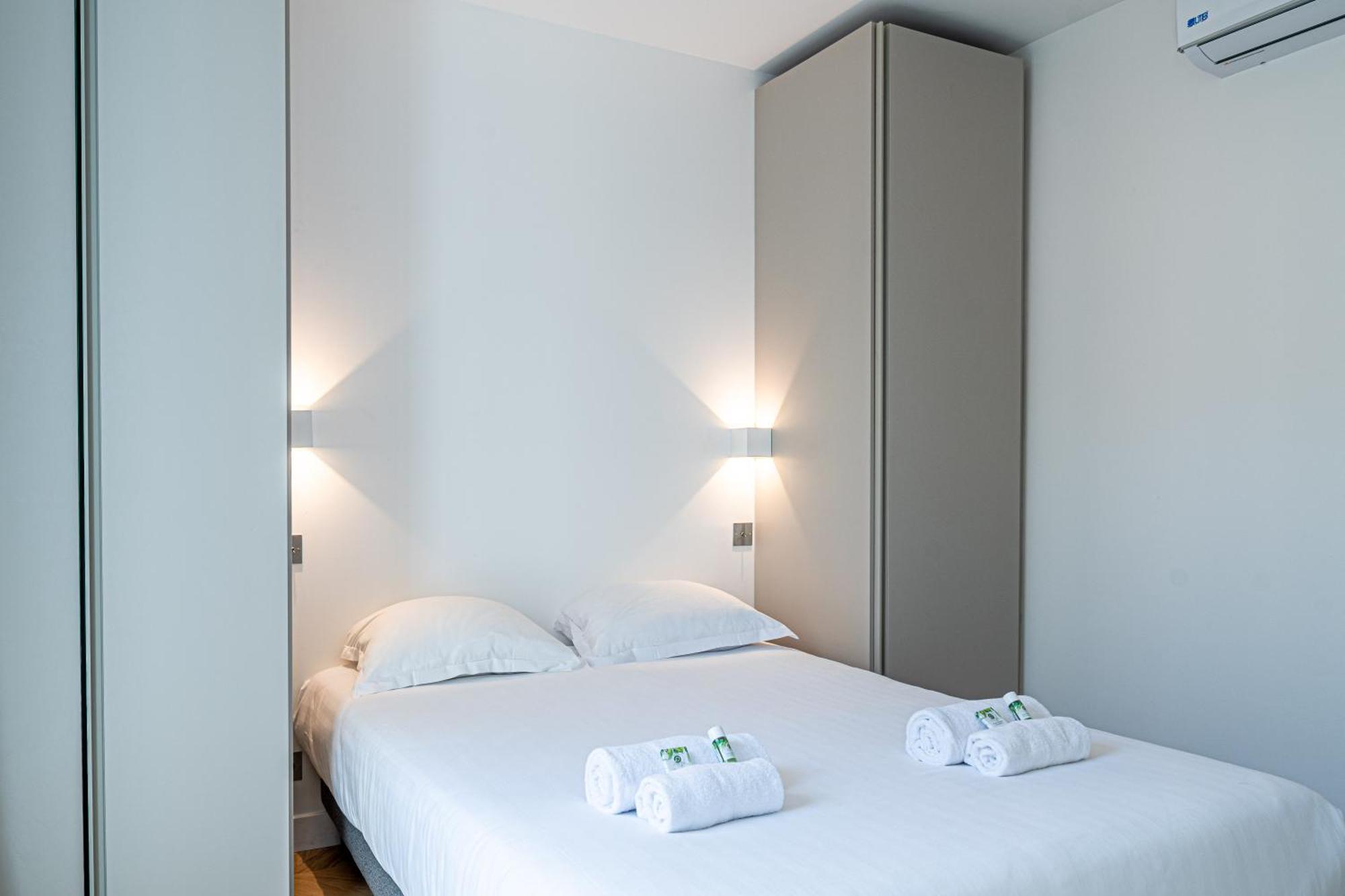 Appartamento Lavie Maison : A C & Eiffel Tower View Parigi